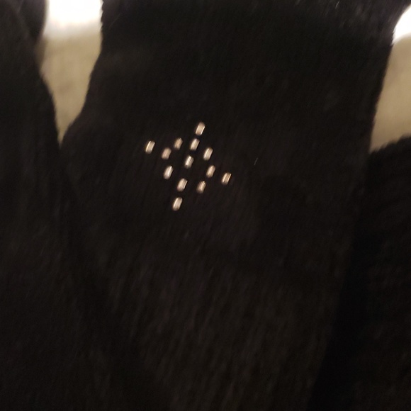 Black Hat, Scarf and Gloves Set - Picture 9 of 12